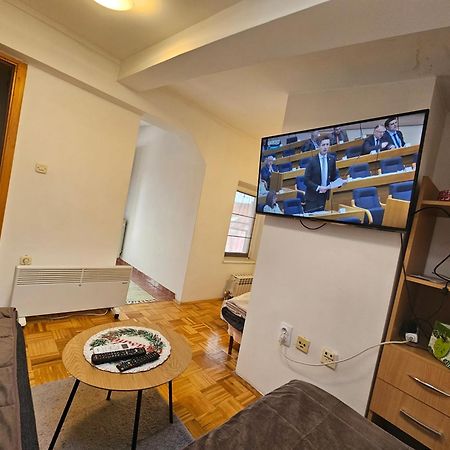 Apartman Ellye Lukavica Екстериор снимка