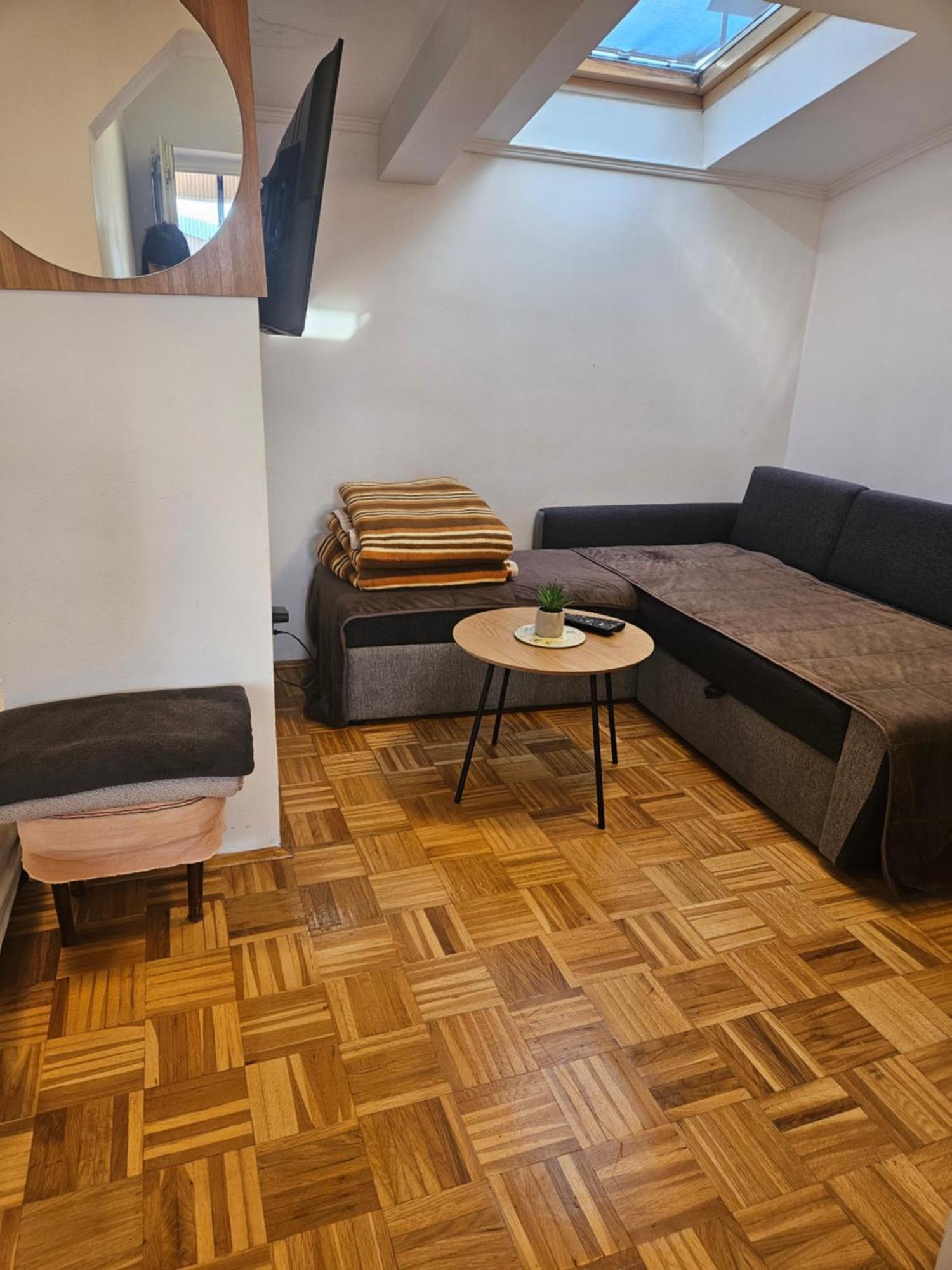 Apartman Ellye Lukavica Екстериор снимка