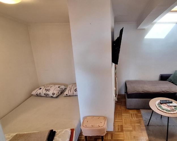 Apartman Ellye Lukavica Екстериор снимка